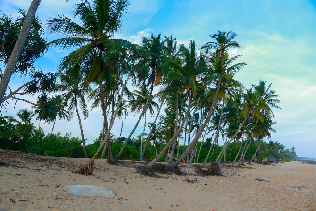 Autumn Moon Beach Cabanas Тангалла Экстерьер фото